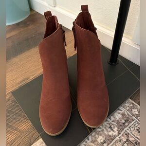 TOMS Suede Wedge Ankle Booties Rust Brown Side Zip Women’s 8.5 NW